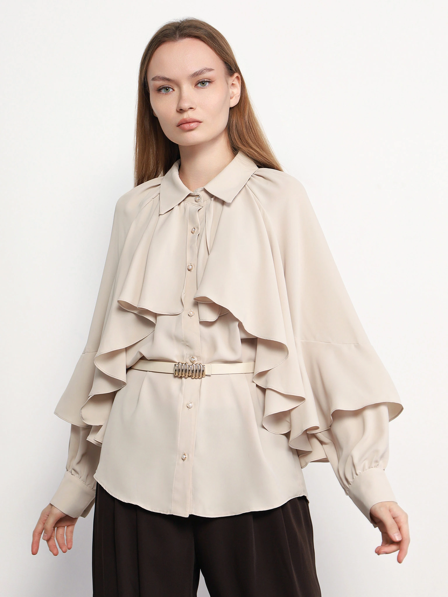 Блуза бежевого цвета с рюшами